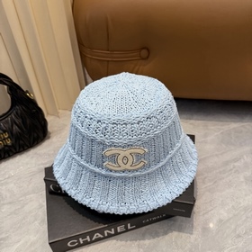 Вязаная шапка-чаша CHANEL, выполненная