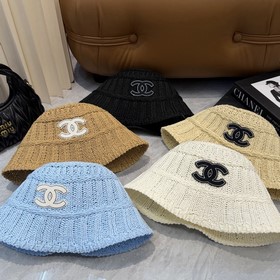 Вязаная шапка-чаша CHANEL, выполненная