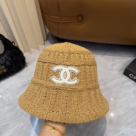 Вязаная шапка-чаша CHANEL, выполненная