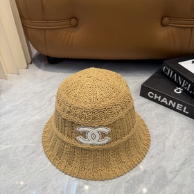Вязаная шапка-чаша CHANEL, выполненная