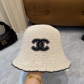 Вязаная шапка-чаша CHANEL, выполненная