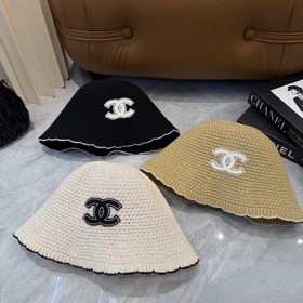 Вязаная шапка-чаша CHANEL, выполненная