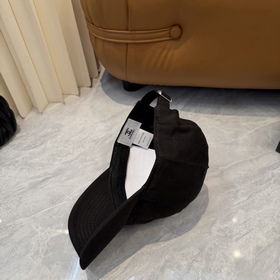 [CHANEL] Новая бейсболка с лаконичной