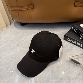 [CHANEL] Новая бейсболка с лаконичной 