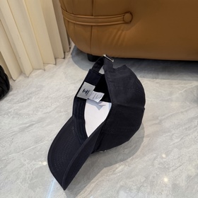 [CHANEL] Новая бейсболка с лаконичной 