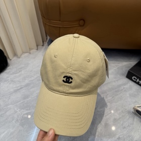 [CHANEL] Новая бейсболка с лаконичной 