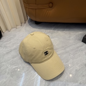 [CHANEL] Новая бейсболка с лаконичной 