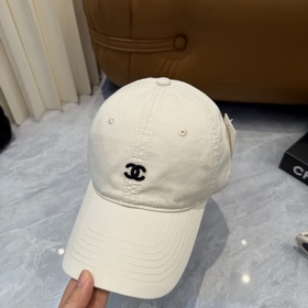 [CHANEL] Новая бейсболка с лаконичной 