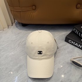 [CHANEL] Новая бейсболка с лаконичной 