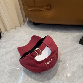 [CHANEL] Новая бейсболка с лаконичной 