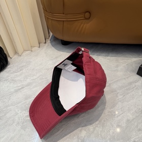 [CHANEL] Новая бейсболка с лаконичной 
