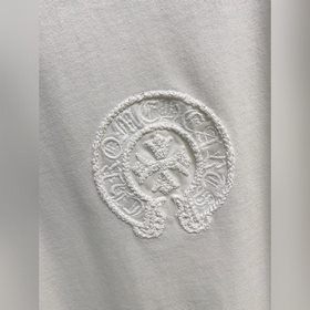 Кросин — модная и лаконичная футболка 