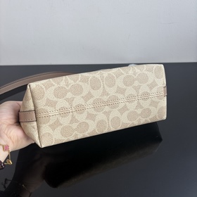 COACH в максимальной комплектации с по