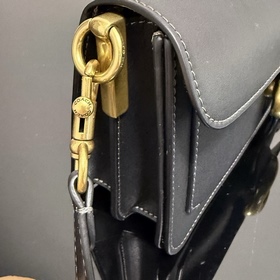 COACH — модель высшей линейки в полной
