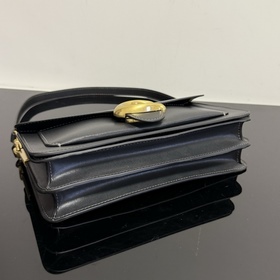 COACH — модель высшей линейки в полной