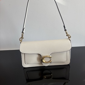 COACH — модель высшей линейки в полной