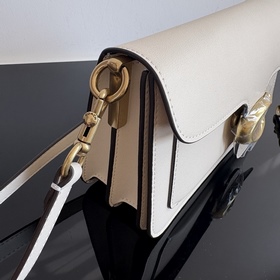COACH — модель высшей линейки в полной