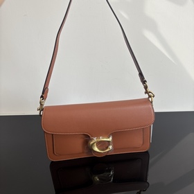 COACH — модель высшей линейки в полной