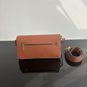 COACH — модель высшей линейки в полной