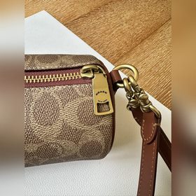 COACH — модель высшей линейки в полной