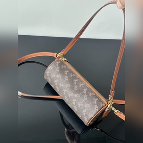 COACH — модель высшей линейки в полной