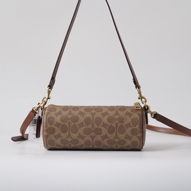 COACH — модель высшей линейки в полной