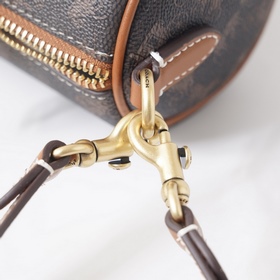 COACH — модель высшей линейки в полной