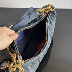 COACH — модель высшей серии в полной ф