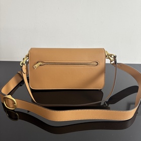 COACH — модель высшей линейки в полной