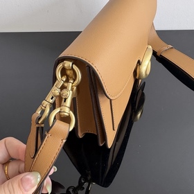 COACH — модель высшей линейки в полной