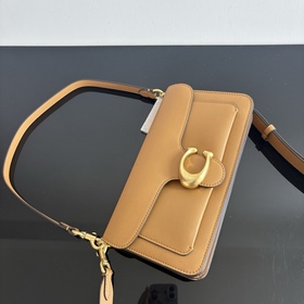 COACH — модель высшей линейки в полной