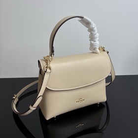 COACH — модель высшей линейки в полной