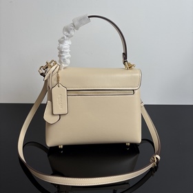 COACH — модель высшей линейки в полной