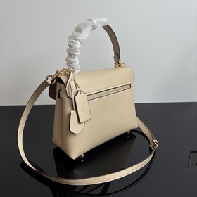 COACH — модель высшей линейки в полной