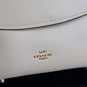 COACH — модель высшей линейки в полной