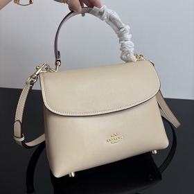 COACH — модель высшей линейки в полной