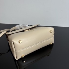 COACH — модель высшей линейки в полной