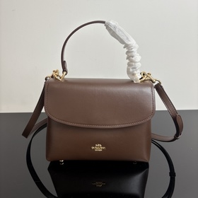 COACH — модель высшей серии в полной ф