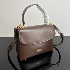 COACH — модель высшей серии в полной ф