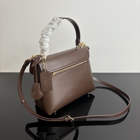 COACH — модель высшей серии в полной ф