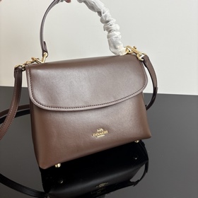 COACH — модель высшей серии в полной ф