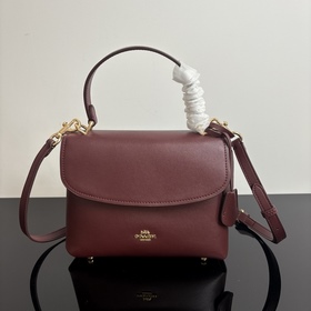 COACH — модель высшей серии в полной ф
