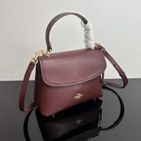 COACH — модель высшей серии в полной ф
