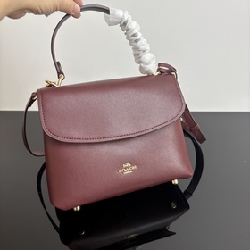 COACH — модель высшей серии в полной ф