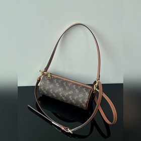 COACH — модель высшей линейки в полной