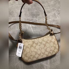COACH в топовой версии, в полной фирме