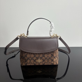 COACH — модель высшей серии в полной ф