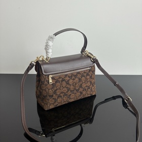COACH — модель высшей серии в полной ф