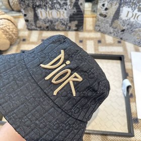 Новая модель рыбацкой кепки Dior из ор