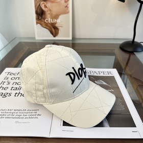 DIOR： на официальном сайте одновременн